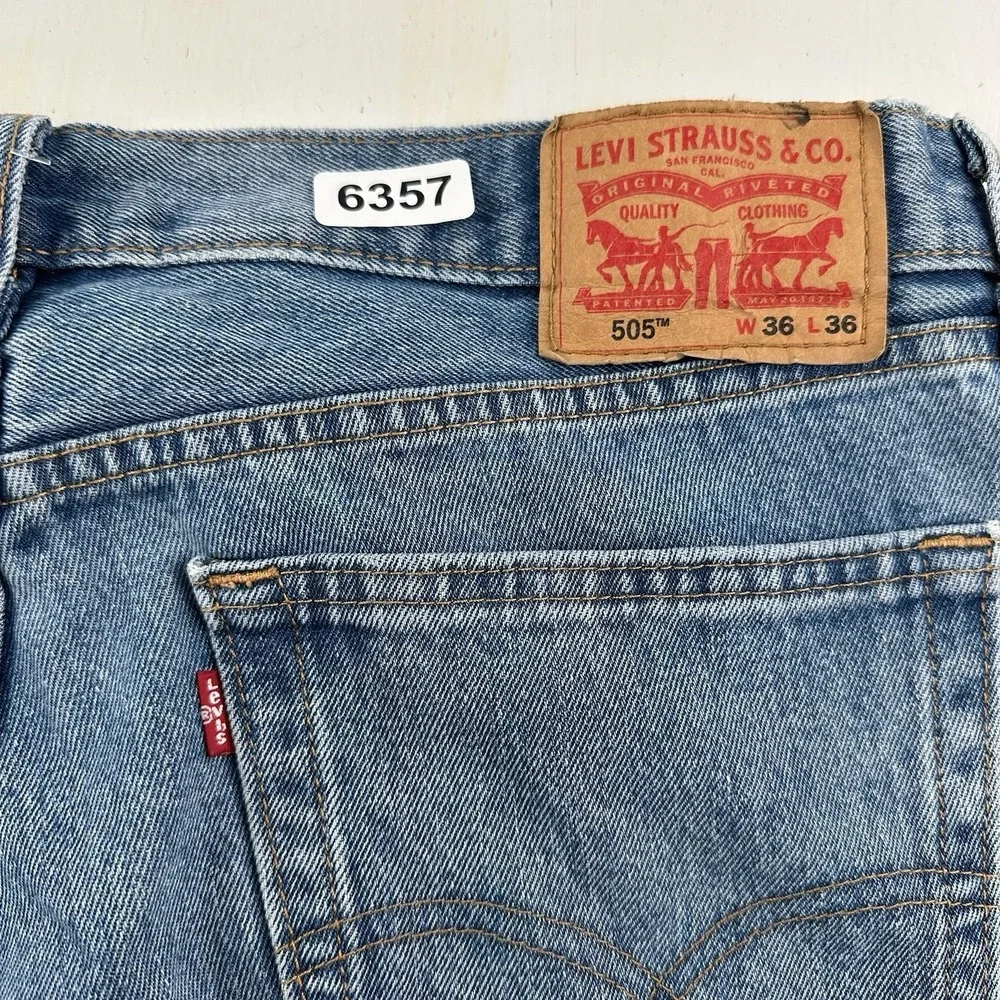 Levi's 505 Straight Jeans Men Fits 36x34 Blue Light Wash Zip Fly 100%‎ Cotton
